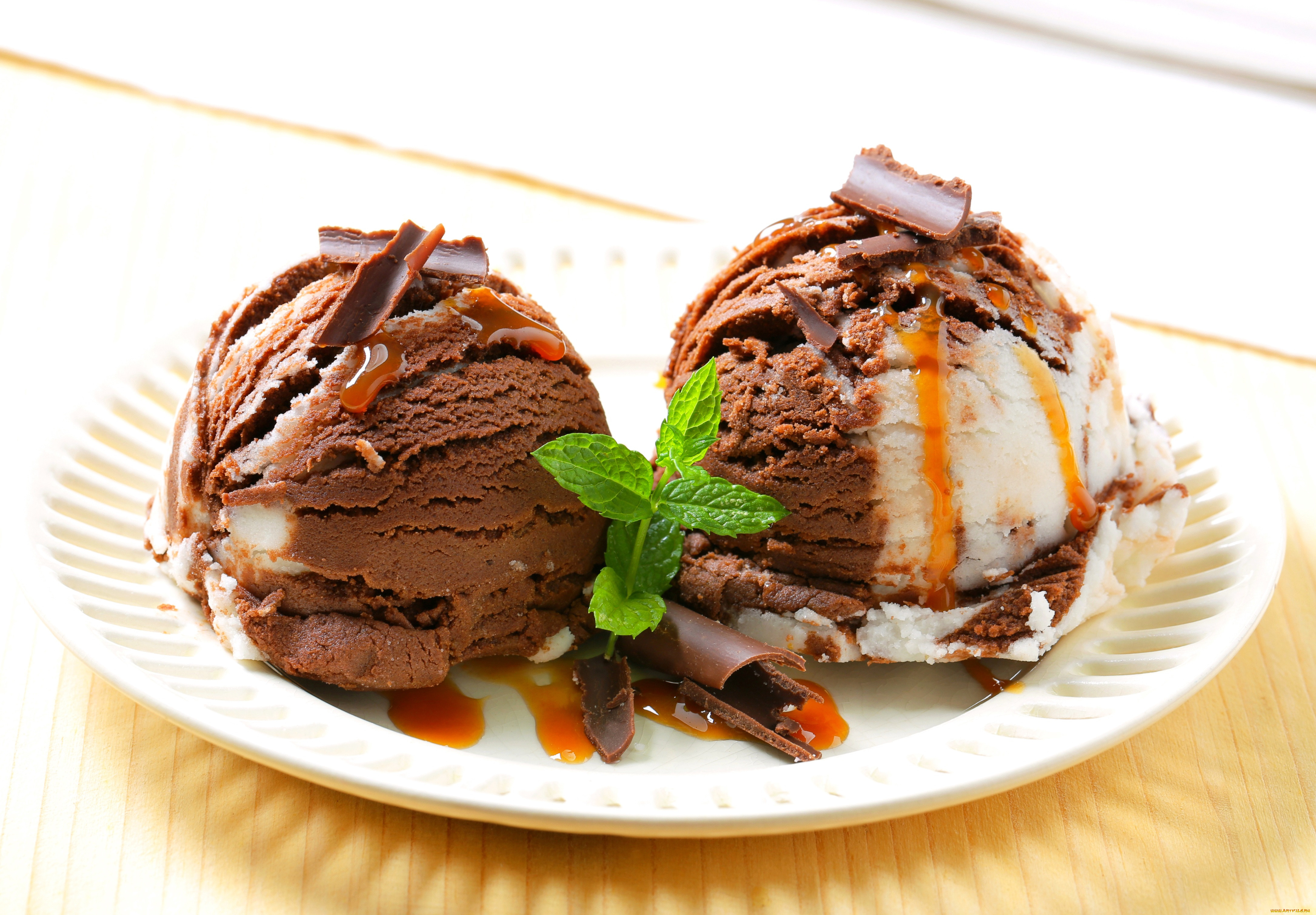 , ,  , vanilla, chocolate, , , , , dessert, ice, cream